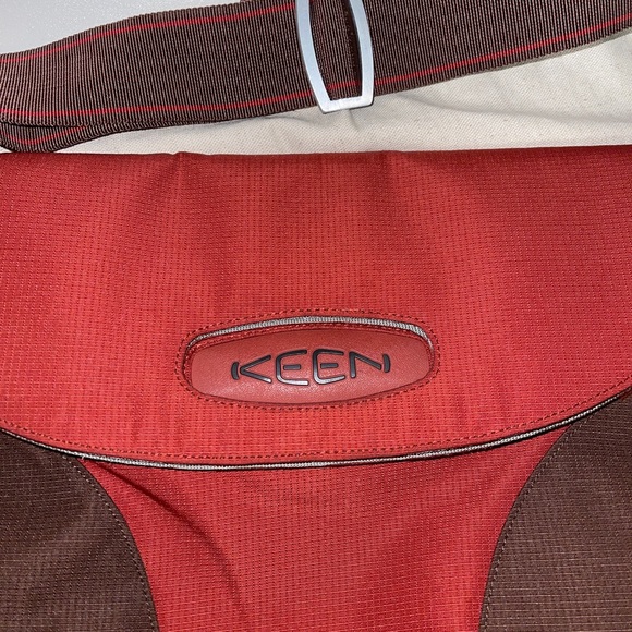 KEEN crossbody men's bag! - Picture 3 of 8